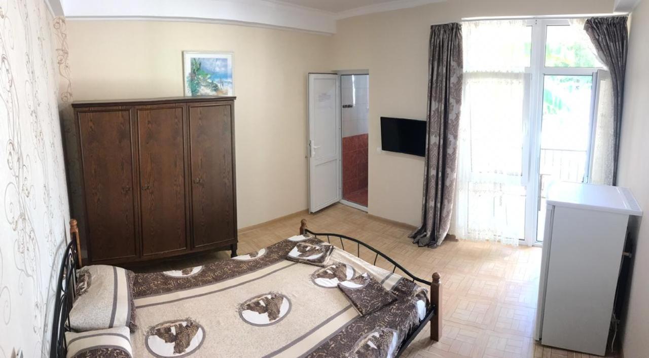 White House Hotel Gagra Buitenkant foto